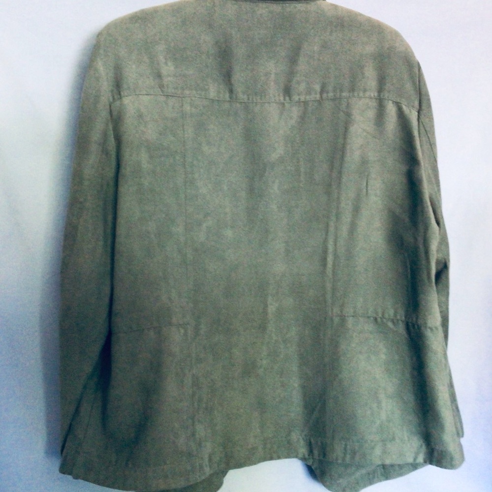 Lovely Sage Green Embroidered Blazer with Open-Front Design. Size L - Picture 8 of 8